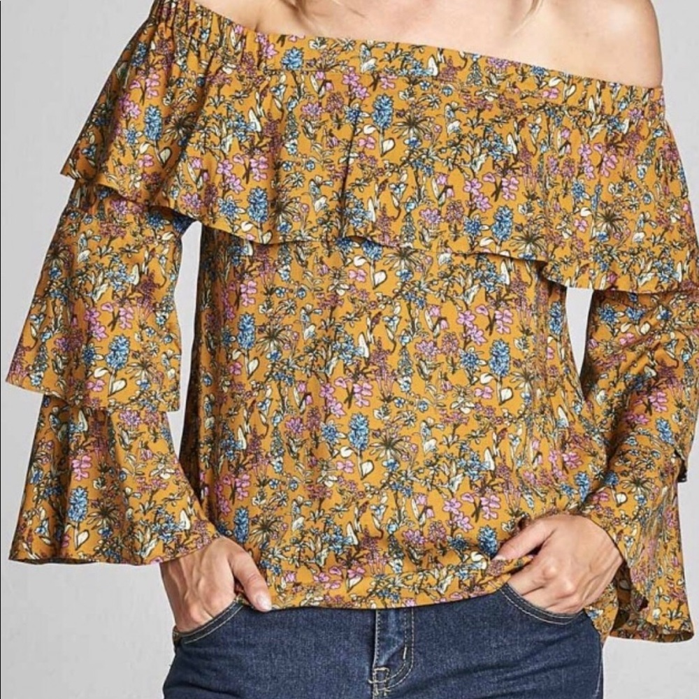 Bell sleeve floral top